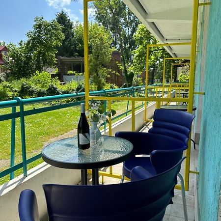 Lelle Beach Club Balatonlelle Bagian luar foto