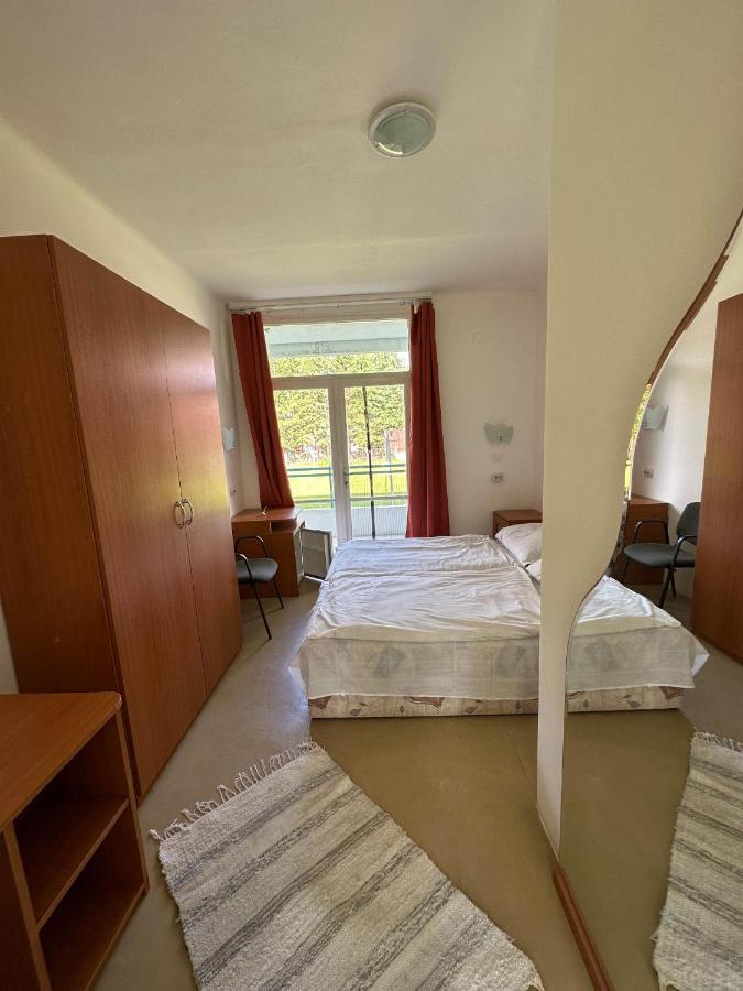 Lelle Beach Club Balatonlelle Bagian luar foto