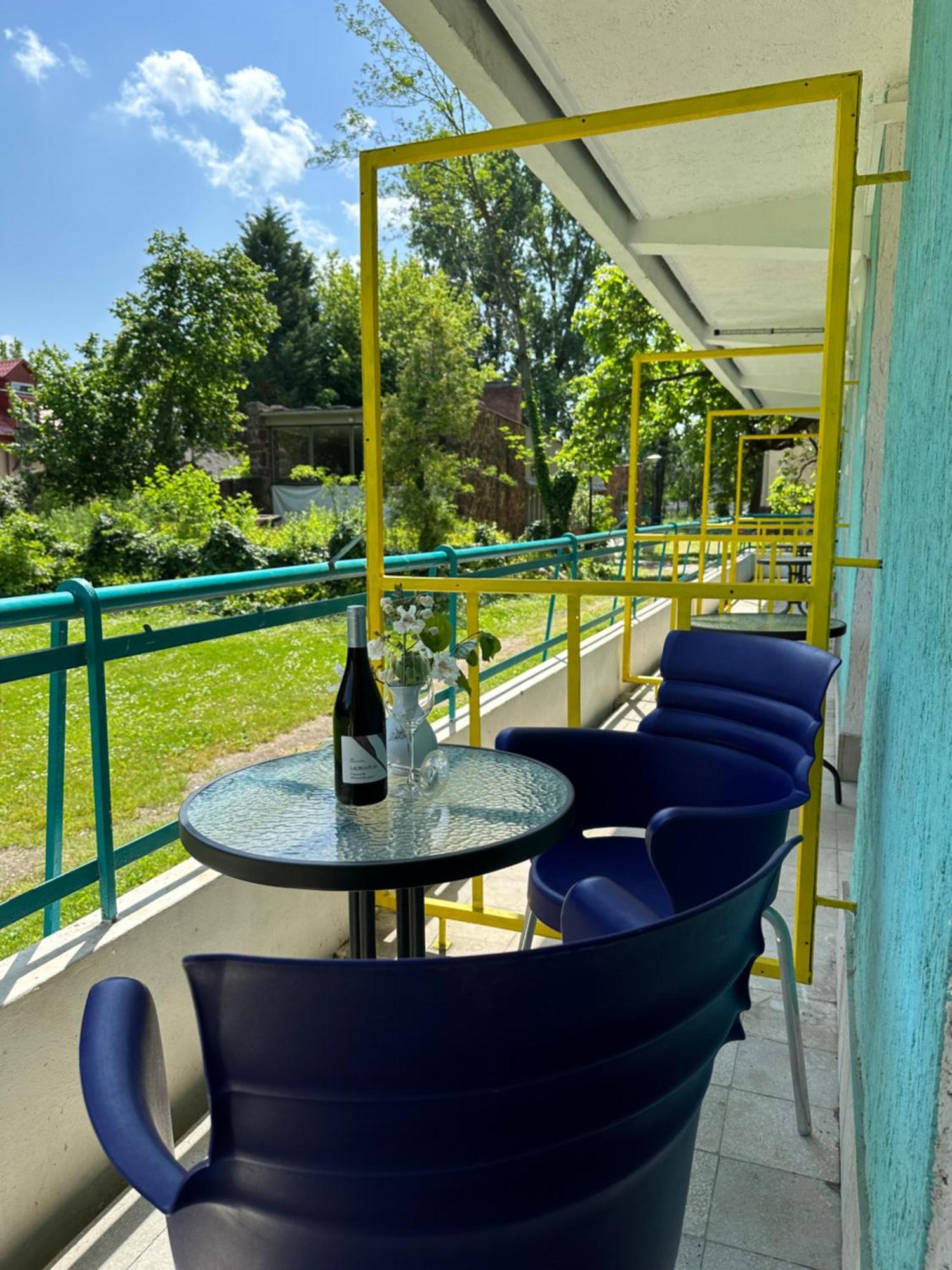 Lelle Beach Club Balatonlelle Bagian luar foto